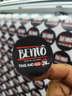 1.000 Adesivos Vinil 4x4 cm      Vai no Freezer e à prova dágua!